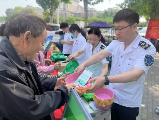 普法宣传进乡村，健康服务暖人心